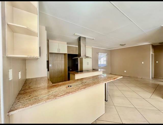 2 BEDROOM TOWNHOUSE FOR SALE IN VANDERBIJLPARK SW 1